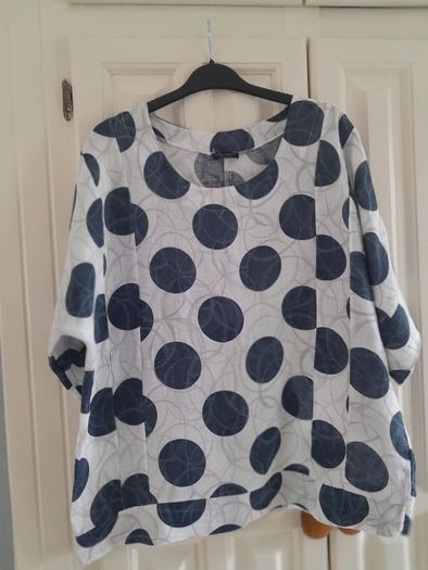 Lucy Vanucci  Linen Top New