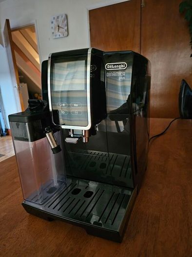De'Longhi Dinamica Plus fully-automatic bean-to-cup coffee machine