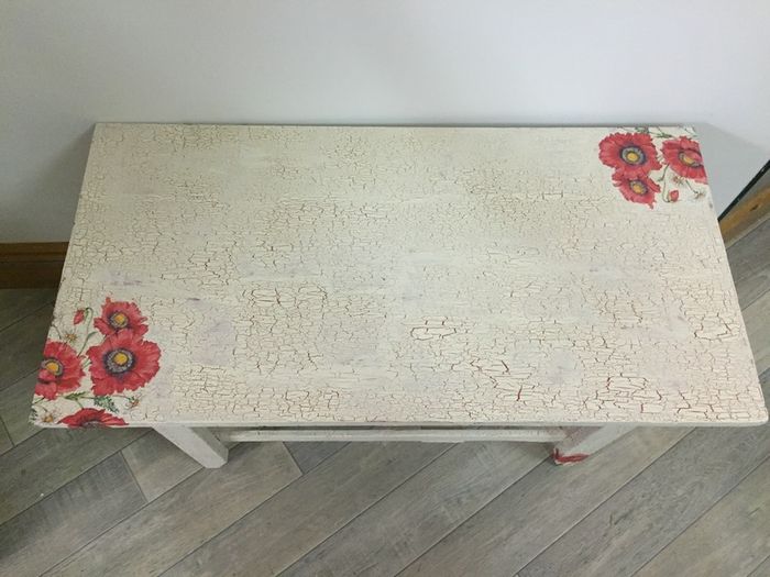 Upcycled crackled poppy table