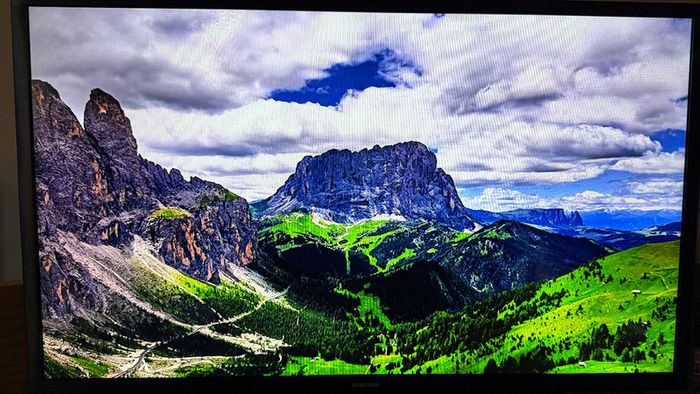 Samsung 32 inch T4300 HD Smart TV