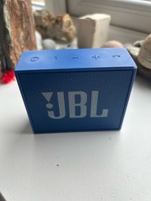 JBL Go bluetooth speaker with mic