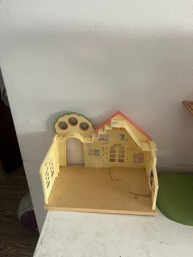 sylvanian tree house and house
