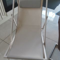 Pair of cream deckchairs new