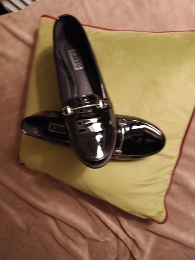 Black patent leather loafers size 6