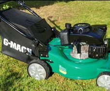 Petrol lawnmower with grassbox