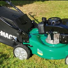 Petrol lawnmower with grassbox