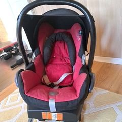 Maxi Cosy Infant Car seat with Isofix base