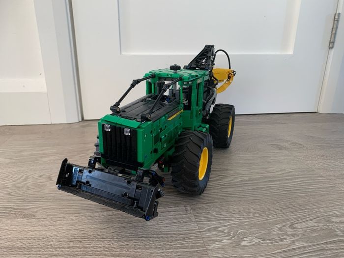 Lego Technic 42157 John Deere 948L-II Skidder