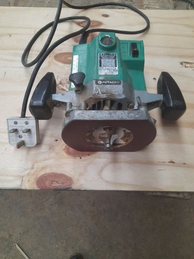router hitachi