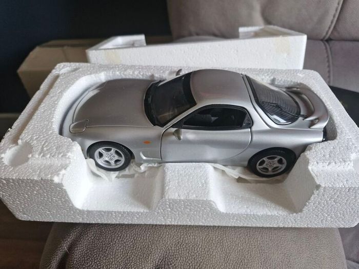 kyosho rx7 1:18