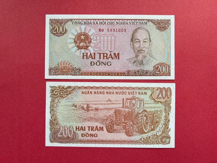 Vietnam 200 Dong  1988 ( uncirculated ) .
