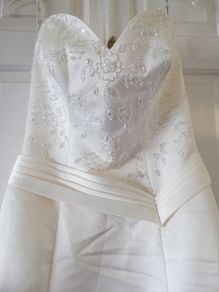 New Wedding Dress Never Worn Size 10 / 12