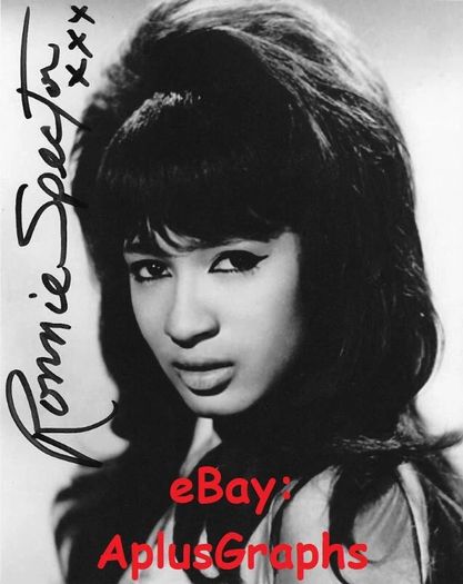 Ronnie Spector - The Very Best Of [Signed CD] With pics of her signature from other sources