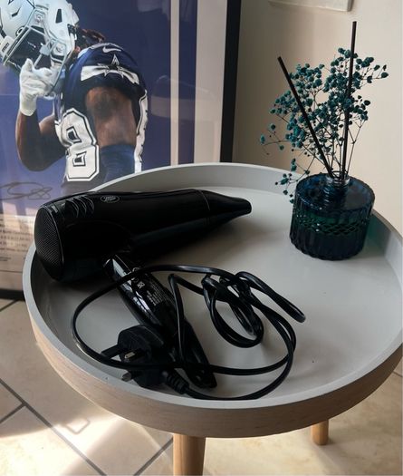 Compact Travel Hairdryer with nozzle