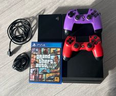 Playstation 4 500GB + 2 Joysticks