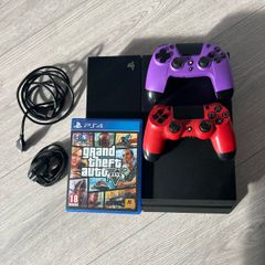 Playstation 4 500GB + 2 Joysticks