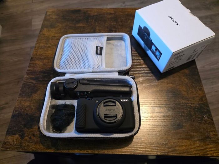 Sony Digital Camera ZV-1F Vlogger Camera bundle like new