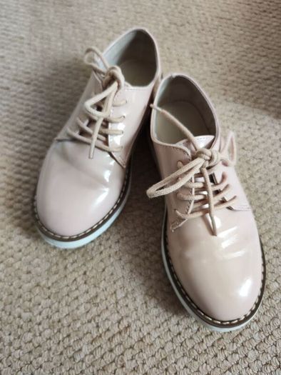 Girls casual shoes size