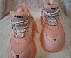 Trainers size 5