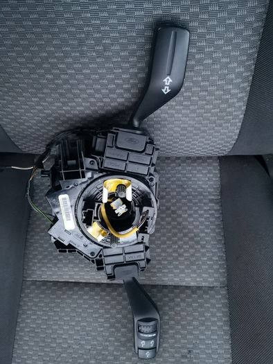 ford focus 05-11 under steering wheel tape,switches,plugs/all incl.