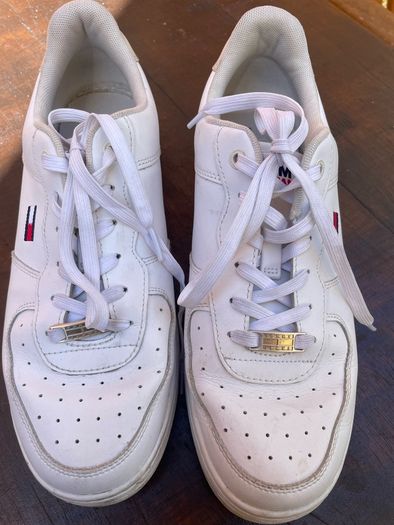 Tommy Hilfiger size 7.5