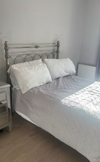 4 foot 6 double bed