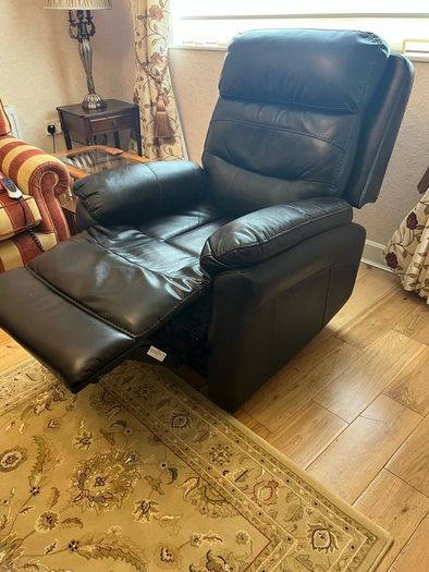 Lift stand recliner chair