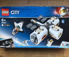 Lego City: Lunar Space Station (60227)