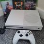 Xbox One S 1TB, Bundle Image 2