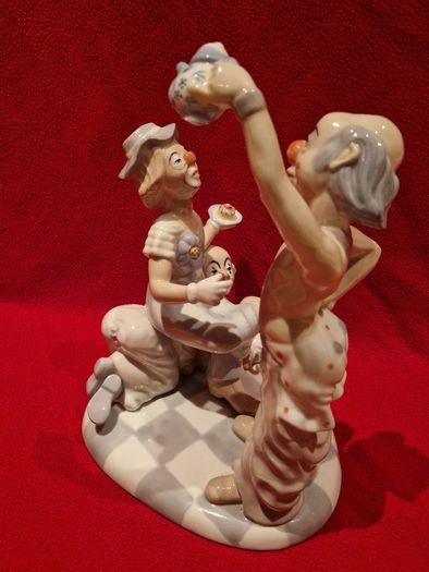 Large Lladro Type Figurine