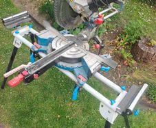 Erbauer EMIS254S mitre saw with stand
