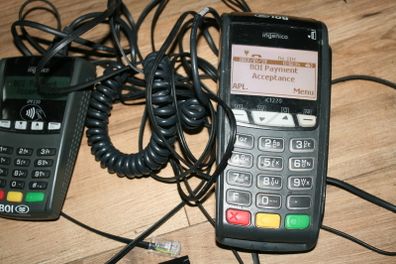 Ingenico iPP220 / ict220 credit debit card scanner connected
