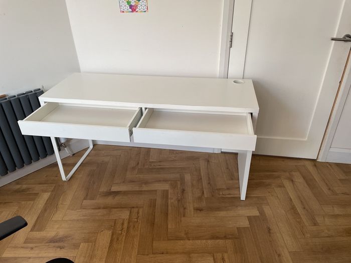 office chair and desk