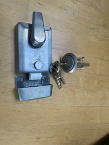 Lock / Latch with 4 keys