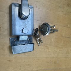 Lock / Latch with 4 keys
