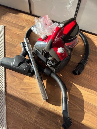 ESSENTIALS C700VC18 Cylinder Bagless Vacuum Cleaner