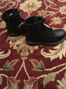 Dr. Martens Boots size EU-33, UK-1