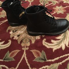 Dr. Martens Boots size EU-33, UK-1