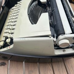 Brother De luxe manual typewriter
