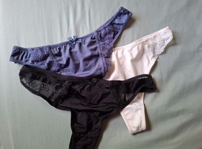 Skin to Skin thongs 3 pairs
