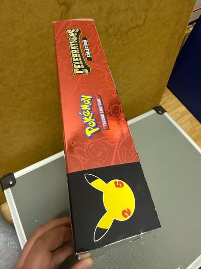 Pokemon Celebrations Lances Charizard V Box