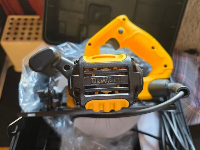 DeWalt Corded Circular saw DWE560K-GB