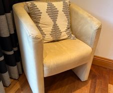 Cream Designer Accent Chair / Bedroom Chair