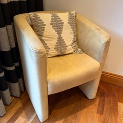 Cream Designer Accent Chair / Bedroom Chair