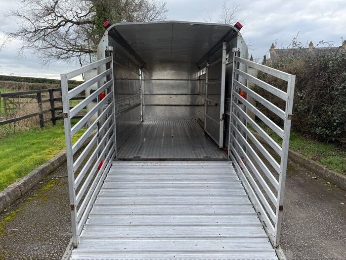IFOR WILLIAMS TA510 Tri Axle Livestock Trailer