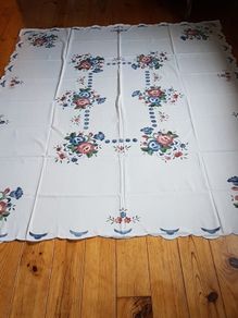 Brand New Portuguese Tablecloth and 8 Napkins