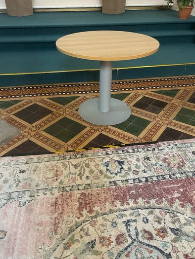 round desk