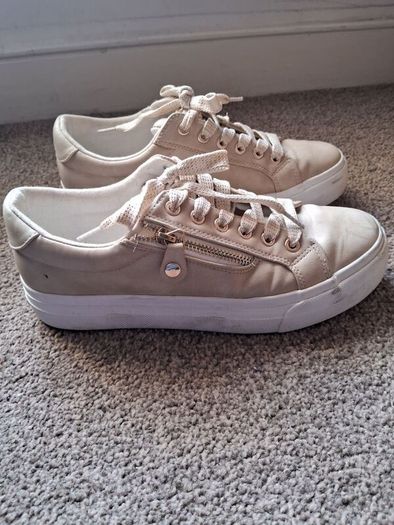 Shoes size 39