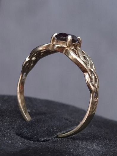 Vintage Fully Hallmarked Gold Garnet Ring Birmingham  Size 57