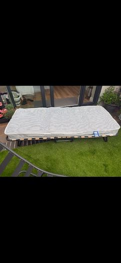 Foldable single bed